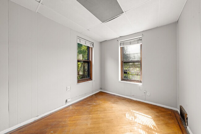 2ND ROOM - 772 Putnam Ave