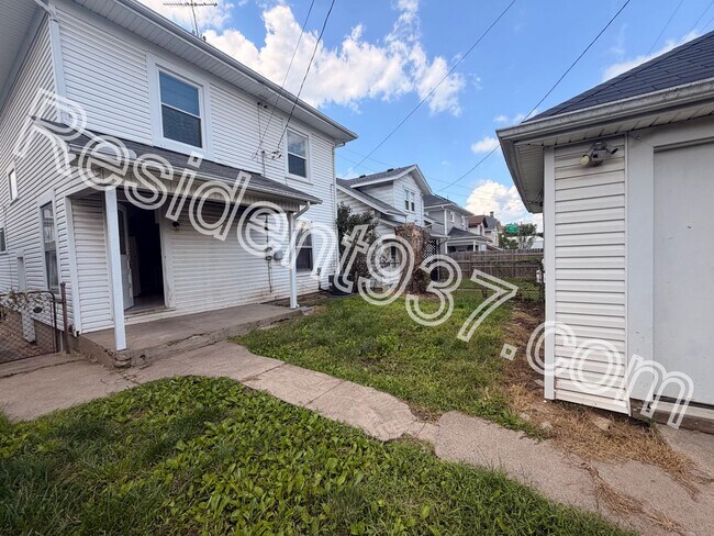 Building Photo - 422 Santa Cruz Ave