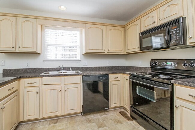 Building Photo - 5525 Craftwood Dr