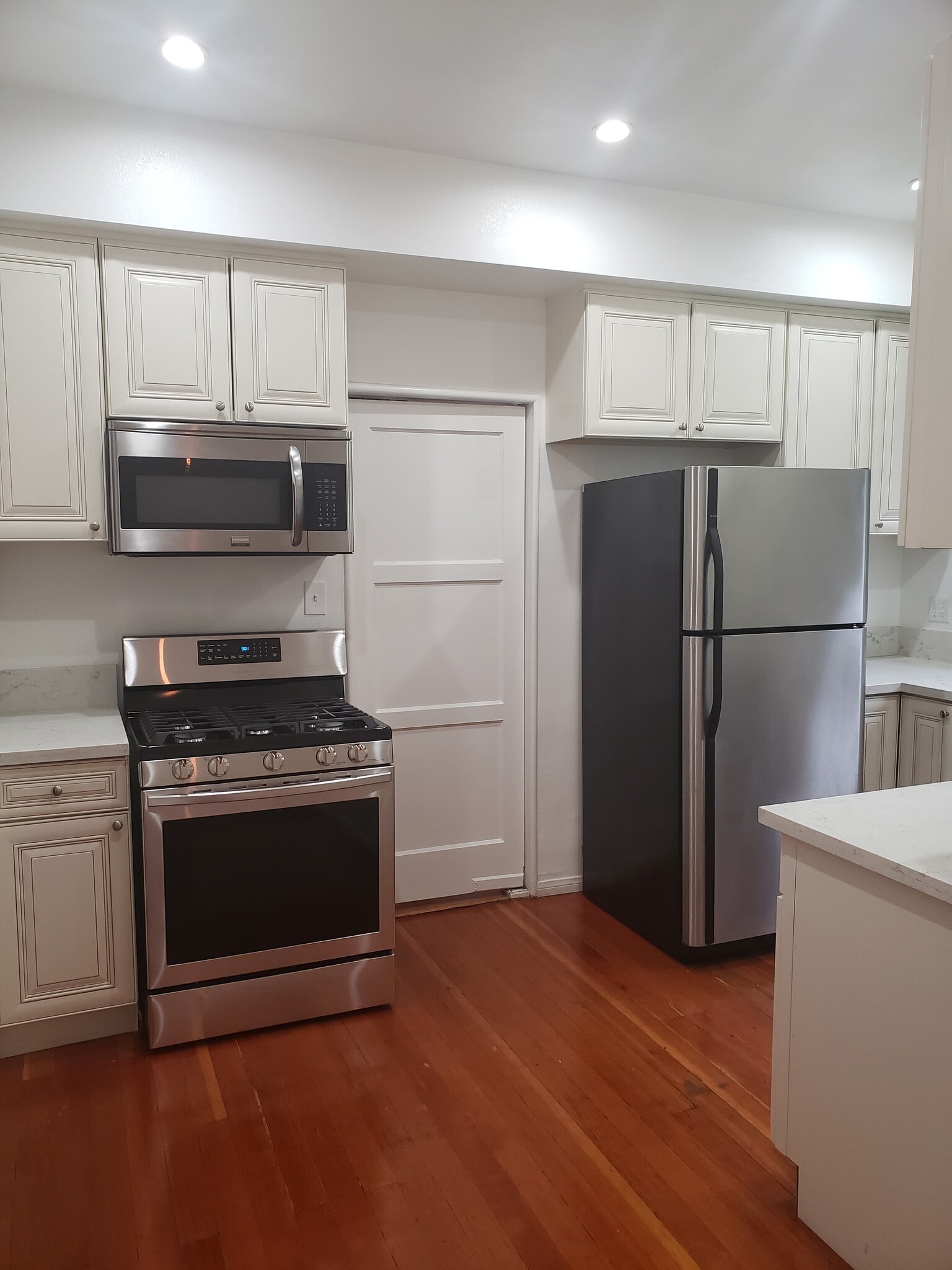 Building Photo - 1104 E California Ave