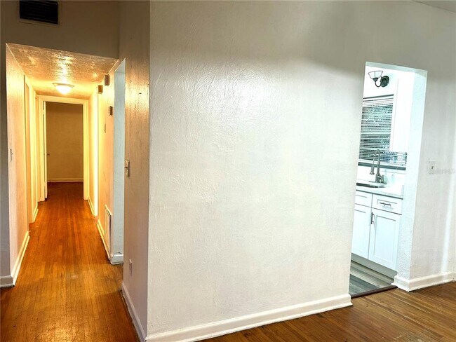 Building Photo - 112 Dahlia Dr