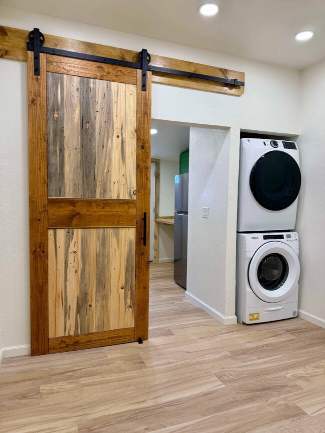 Building Photo - "Charming 1-Bedroom Retreat in Mountain Home – Your Cozy Haven Awaits!"