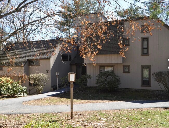 Building Photo - 54 Great Meadow Ln