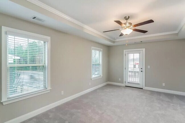 Building Photo - 611 N Main St