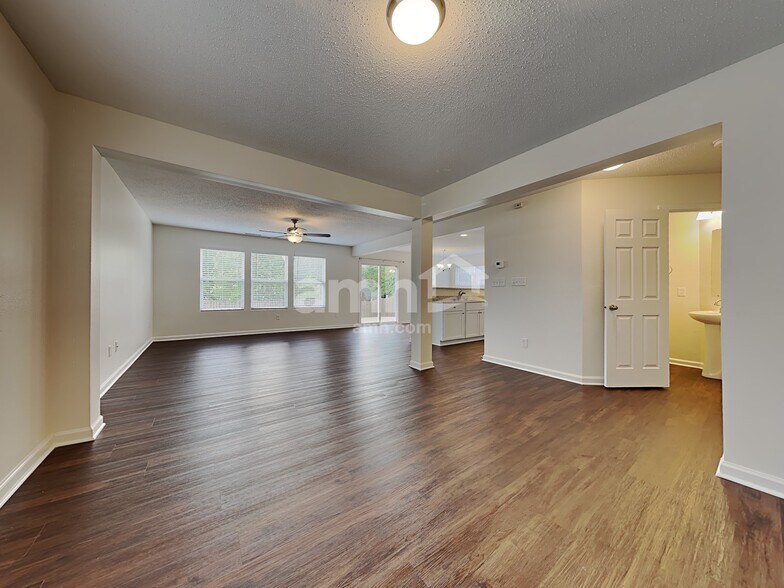 Building Photo - 15511 Sandlands Cir