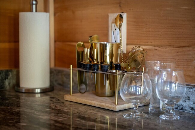 Building Photo - 208 Tunnel Ridge Dr