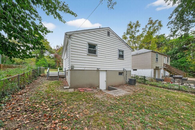 Building Photo - 5638 Helen Ave