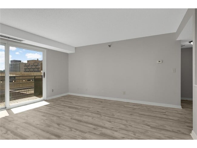 Building Photo - 66 9th St E