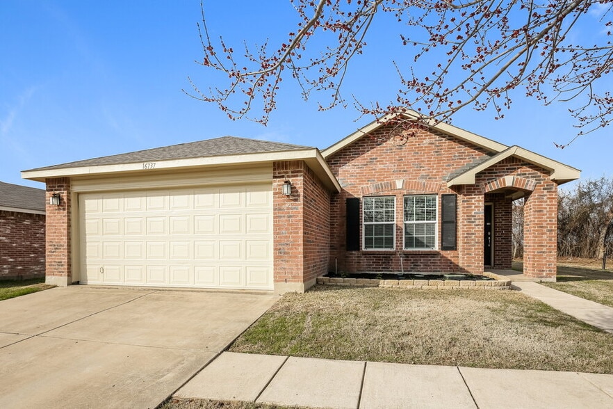 Primary Photo - 16737 Woodside Dr