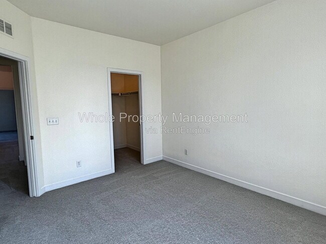 Building Photo - 2049 W 67th Pl