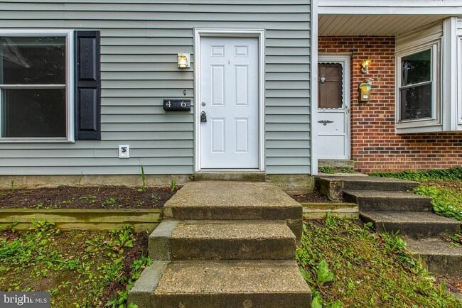 Building Photo - 46 Village Dr
