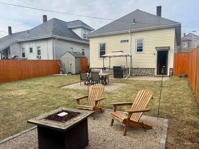 Building Photo - 52 Hussey St