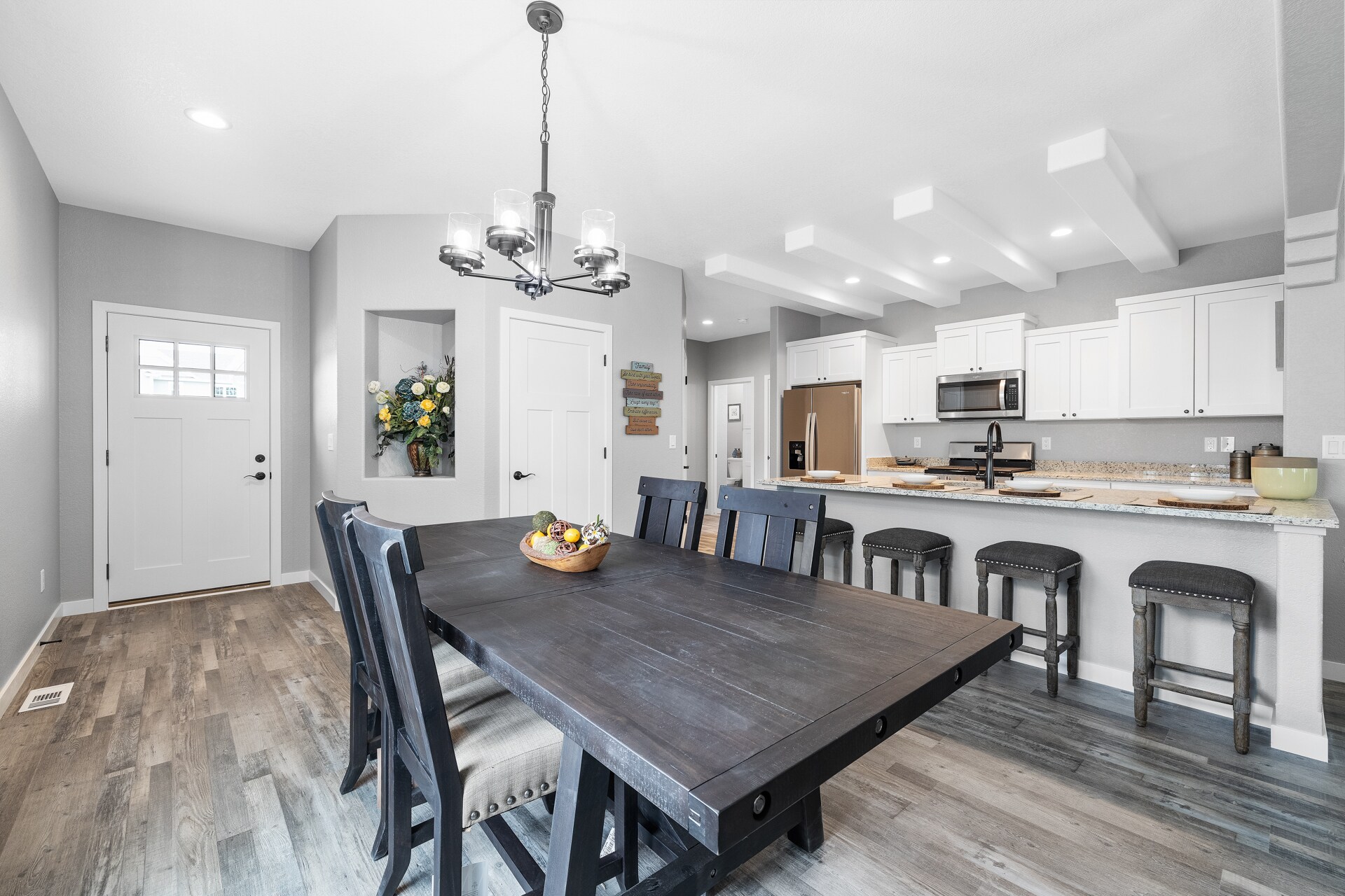 Building Photo - 1310 Daisy Dr