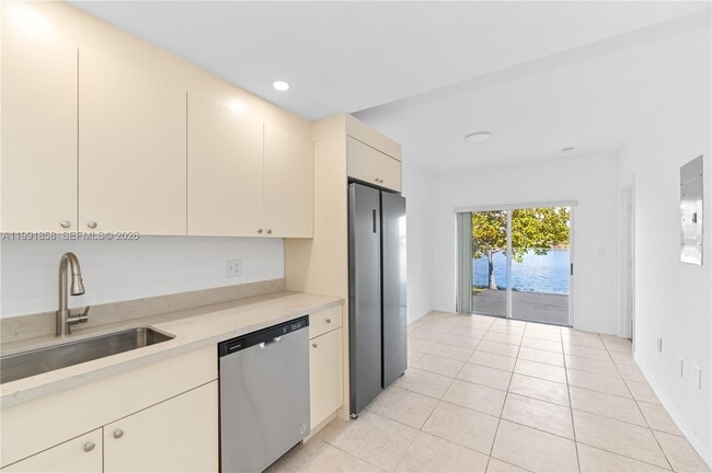 Building Photo - 365 NW 109th Ave