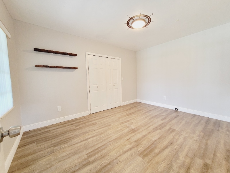 Building Photo - 567 E 11th St