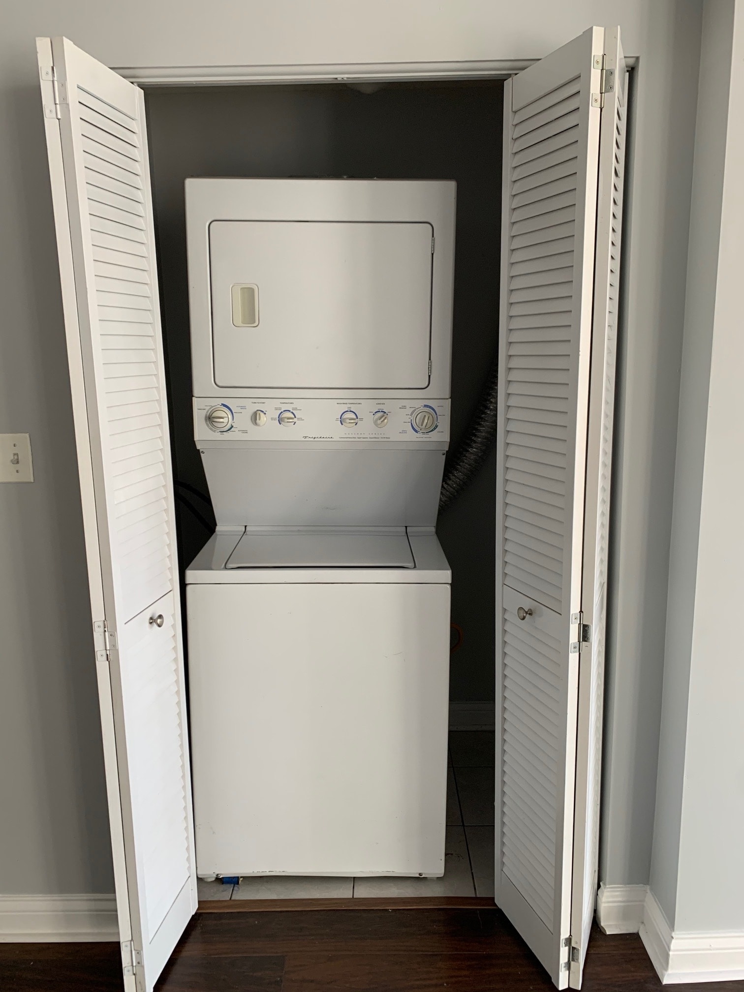 washer/dryer - 2327 S Sawyer Ave