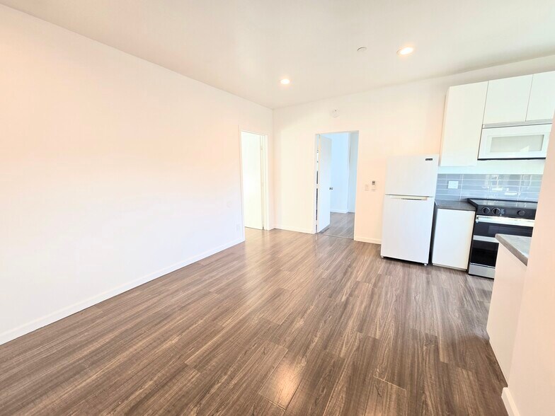 Building Photo - 3121 Larga Ave