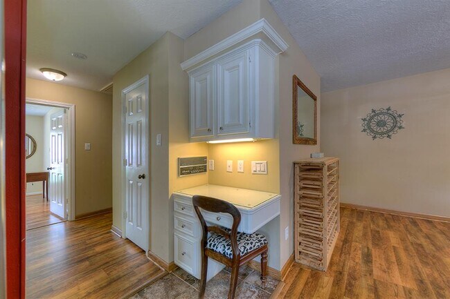 Building Photo - 3127 Lake Island Dr