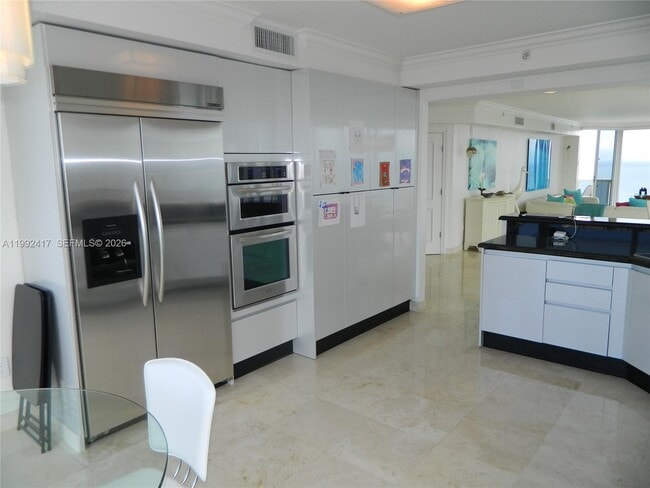 Building Photo - 17555 Collins Ave