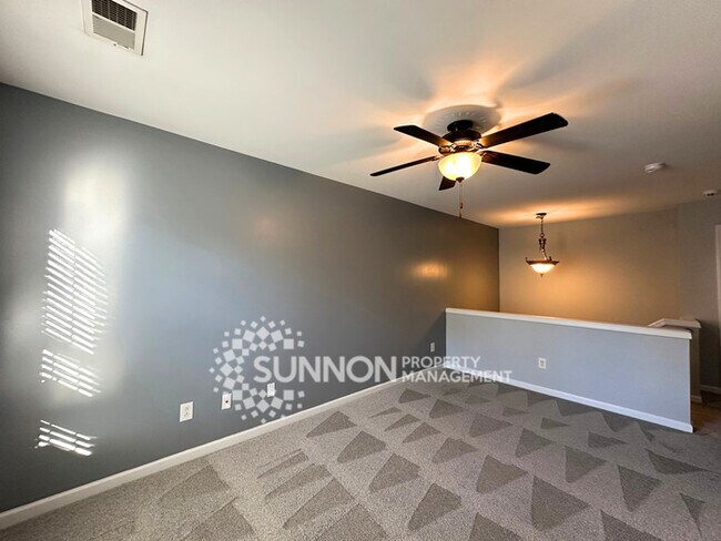 Building Photo - Updated 2 Bedroom Ballantyne Townhome