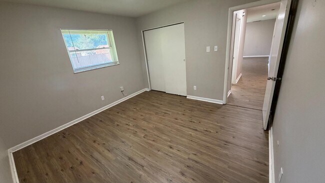 Building Photo - 1118 Soria St