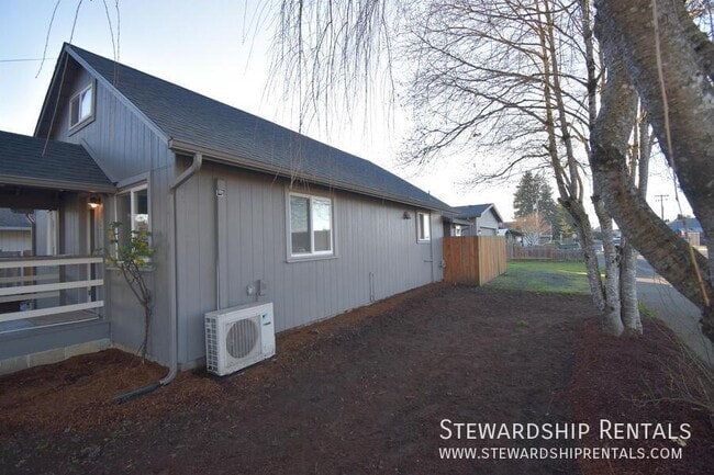 Building Photo - 195 N 9th St