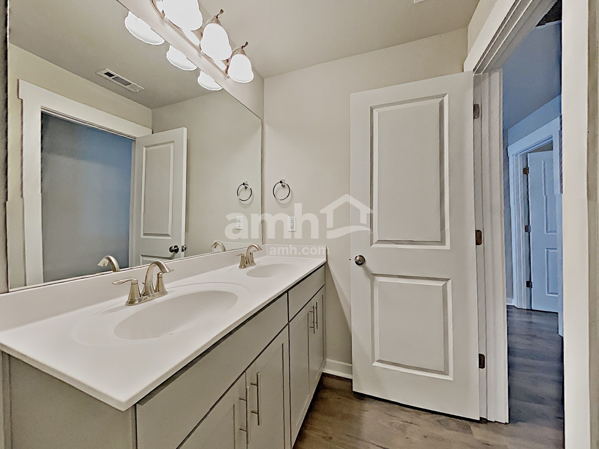 Building Photo - 518 Camp dr
