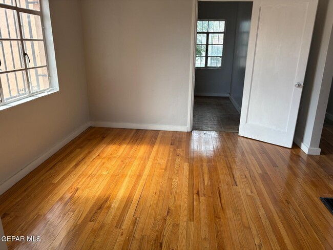 Building Photo - 3801 Mountain Ave