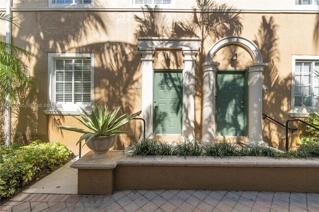 Building Photo - 2945 NE 185th St