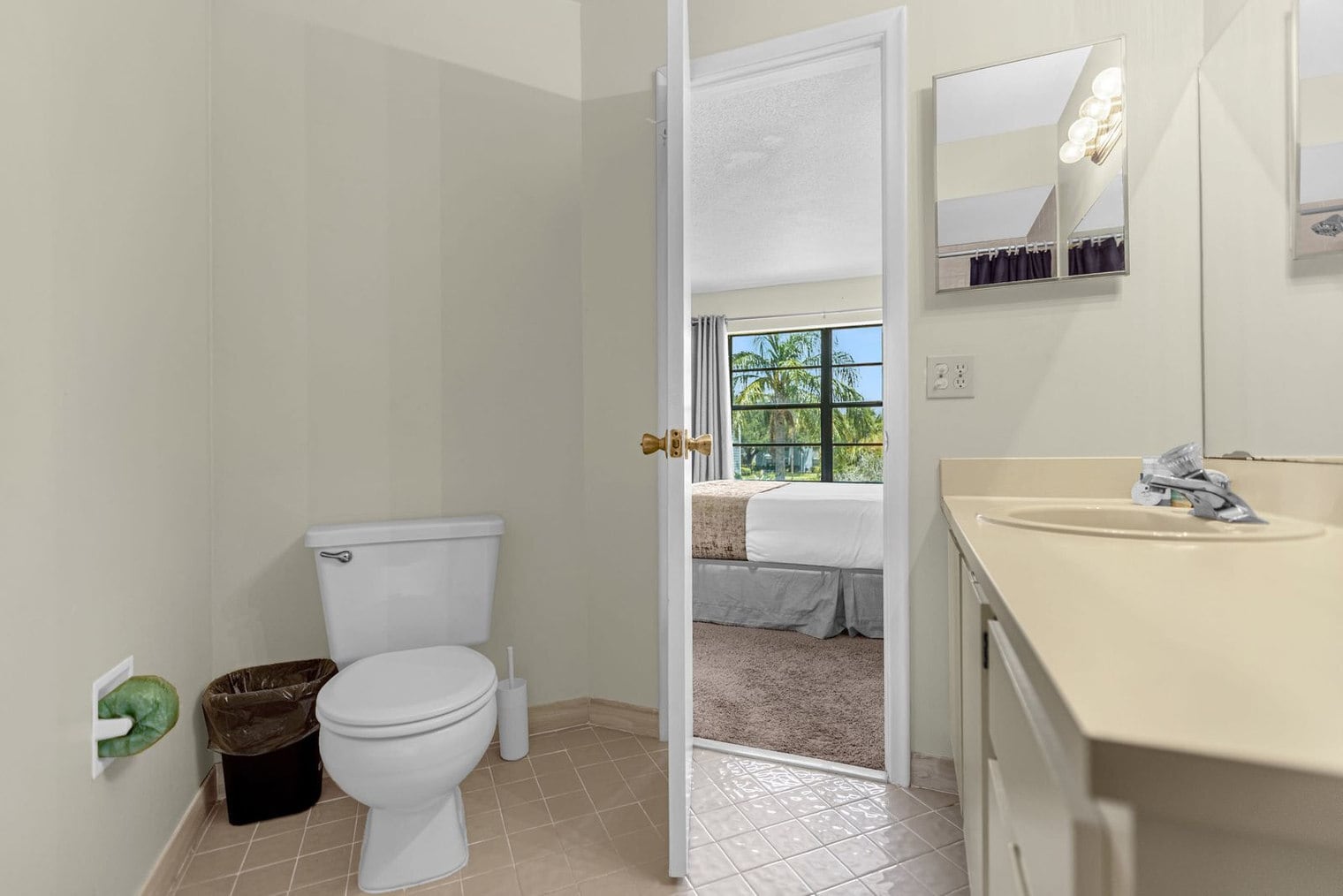 Building Photo - 3841 Atrium Dr