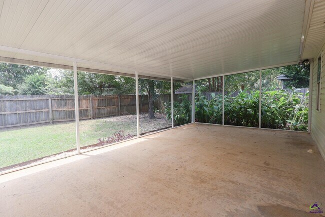 Building Photo - 103 Lions Gate