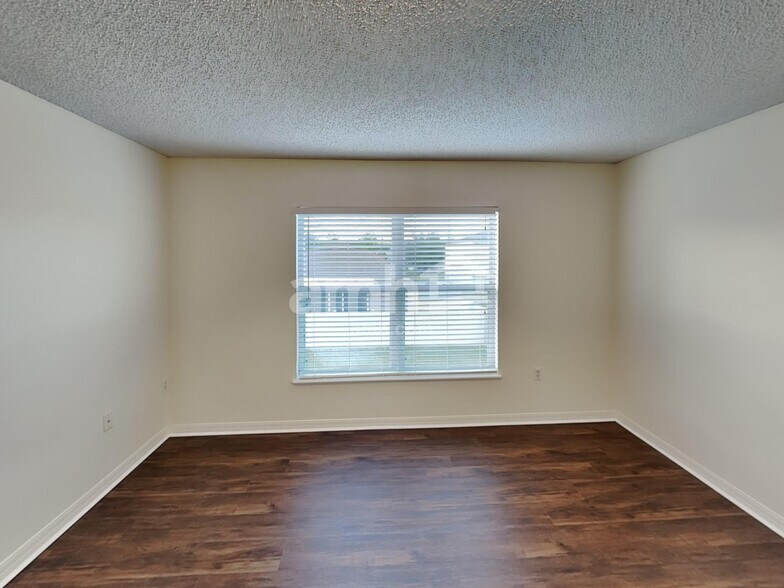 Building Photo - 5523 Ashleigh Park Dr