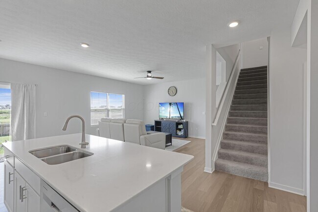 Building Photo - 758 Leslie Dr