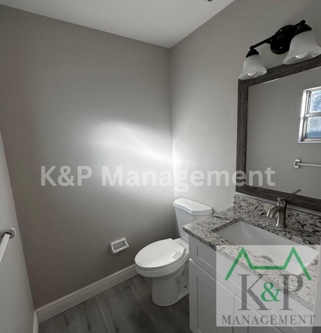 Building Photo - 515 Duchess Ct