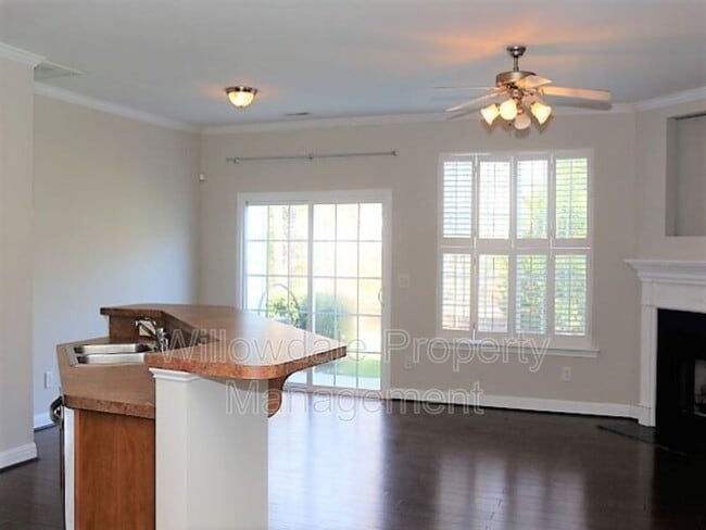 Building Photo - 308 Hamlet Park Dr