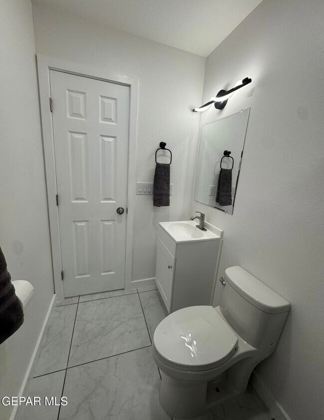 Building Photo - 408 San Blas Dr