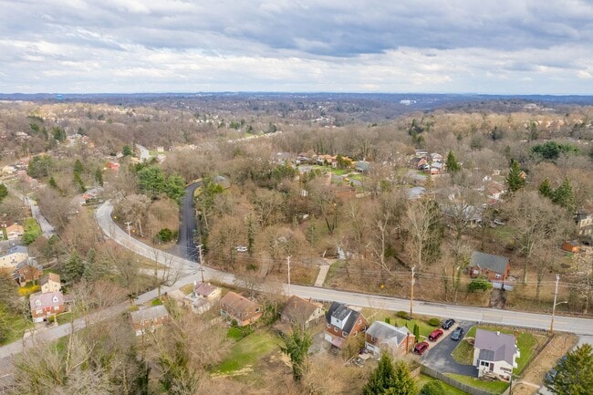 Building Photo - Stunning 3 bedroom home in Penn Hills available April 1st!
