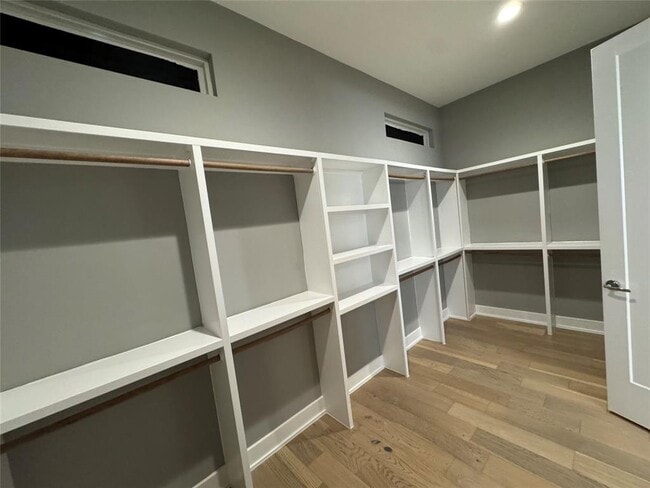 Building Photo - 1908 Kinney Ave