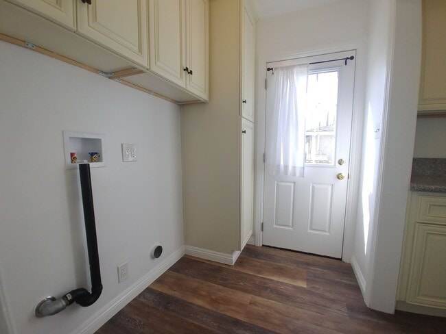 Building Photo - Charming 3-Bedroom Home in an Ideal Location!