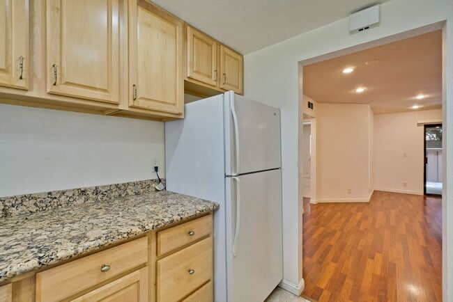 Building Photo - 2201 Monroe #505