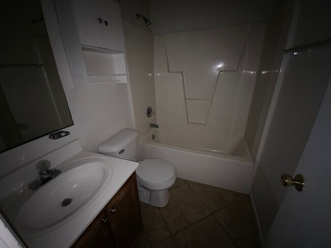 Building Photo - 3 BR 2 BA Southwest