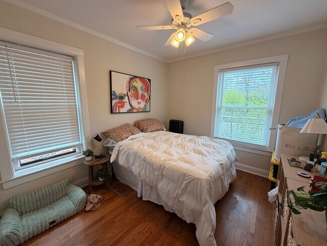 Building Photo - Nice 1 Bed w/Dining Room and Newer Kitchen and Bath at Roger's Glenwood District