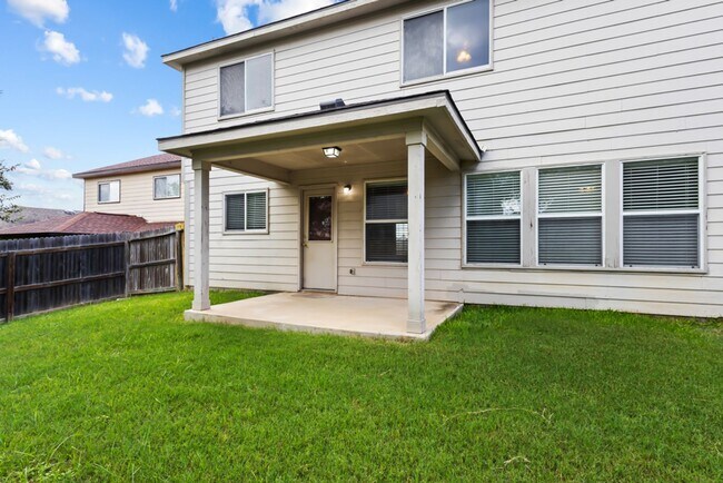 Building Photo - 3 Bedroom/2.5 Bath Bluffs of Lookout Canyon Subdivision