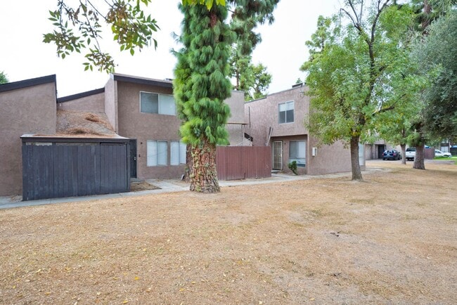 Building Photo - SW- condo 3bed-1.5 bath