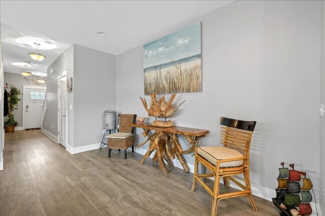 Building Photo - Stunning Tuscany Village Townhouse!