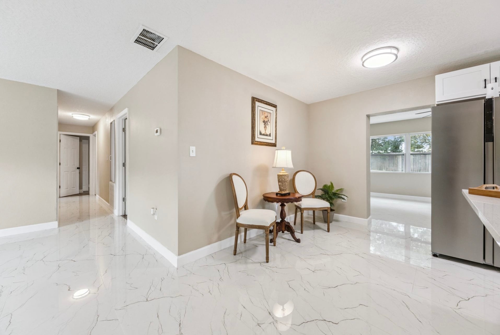 Building Photo - 3033 Sutton Dr