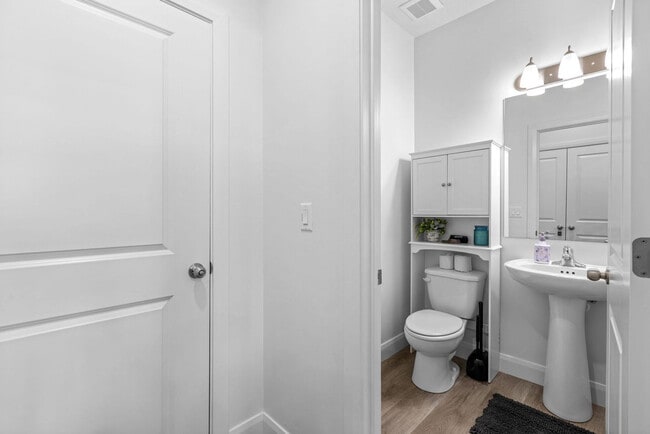 Building Photo - 350 W Old Hwy