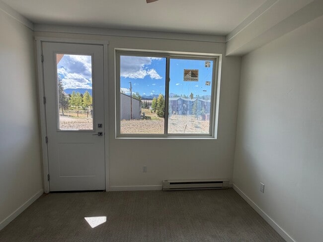 Building Photo - 281 W Meadow Mile