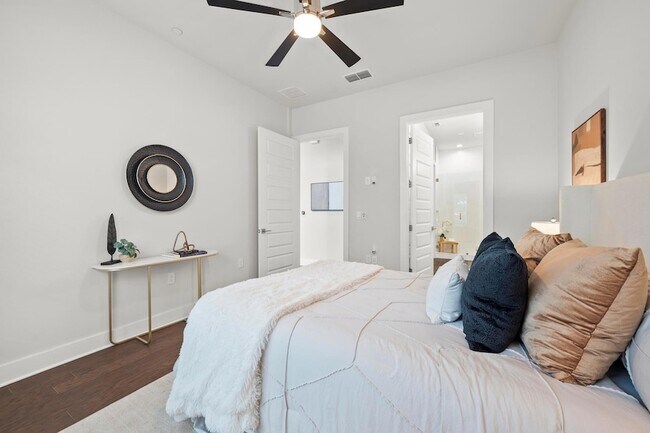 Building Photo - 4410 Grotto Dr