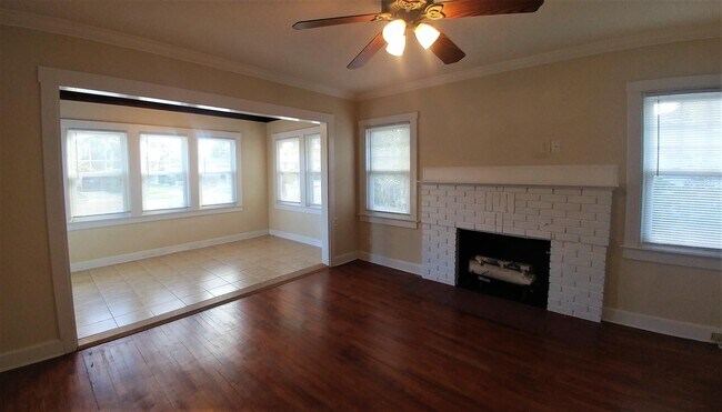 Building Photo - 415 Greenbriar Dr